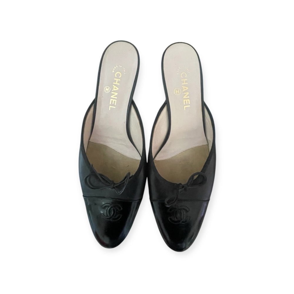 CHANEL Black Mules Elegant Slip-On Design
